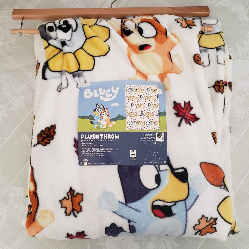 Bluey, Bingo & Muffin Fall Harvest 50x70 White Plush Throw Blanket NWT